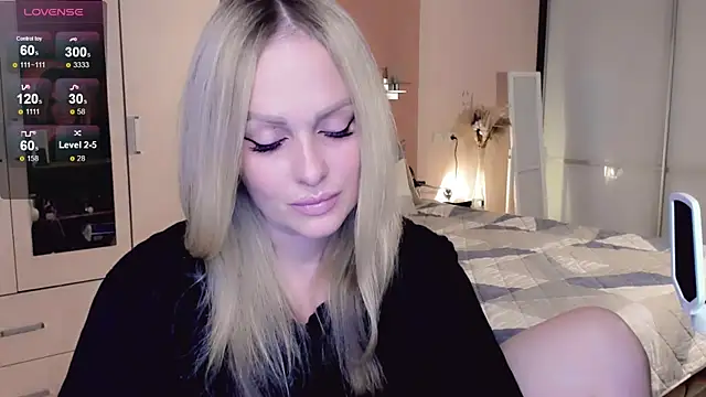 Libby Nora online show from October 2025 01:07:01 PM