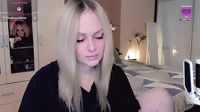 Libby Nora online show from October 2025 10:08:01 AM