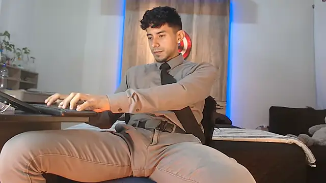 Snapshot of Andrew_4_ chatting on October 2025 03:37:02 AM Andrew 4 online show from October 2025 03:37:02 AM