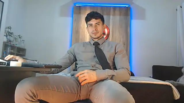 Snapshot of Andrew_4_ chatting on October 2025 02:44:01 AM Andrew 4 online show from October 2025 02:44:01 AM