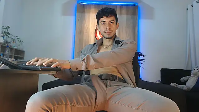 Snapshot of Andrew_4_ chatting on October 2025 04:02:01 AM Andrew 4 online show from October 2025 04:02:01 AM