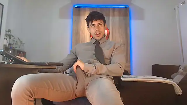 Snapshot of Andrew_4_ chatting on October 2025 01:07:02 AM Andrew 4 online show from October 2025 01:07:02 AM