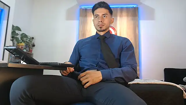 Snapshot of Andrew_4_ chatting on January 2026 11:43:01 PM Andrew 4 online show from January 2026 11:43:01 PM