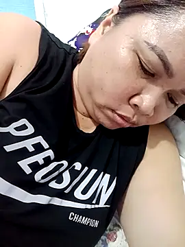 XXLorie 02 online show from October 2025 10:34:02 AM