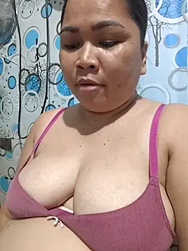 Snapshot of XXLorie_02 chatting on May 2026 12:10:01 PM XXLorie 02 online show from May 2026 12:10:01 PM