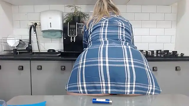 erikaerika online show from February 2025 01:16:02 PM