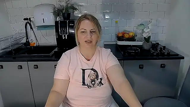 erikaerika online show from October 2025 09:18:02 AM