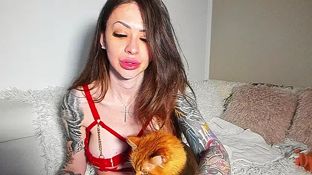 Snapshot of BrianaDiamondXXX chatting on June 2026 07:55:01 AM BrianaDiamondXXX online show from June 2026 07:55:01 AM