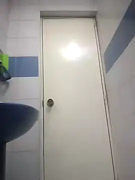 Snapshot of LUNAdeMARTE chatting on February 2025 10:07:02 PM LUNAdeMARTE online show from February 2025 10:07:02 PM