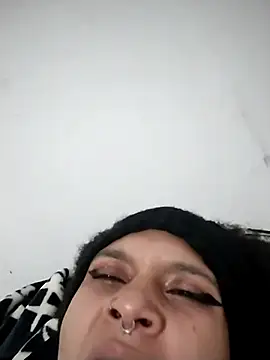 Snapshot of LUNAdeMARTE chatting on March 2025 05:54:01 AM LUNAdeMARTE online show from March 2025 05:54:01 AM