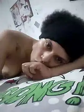 Snapshot of LUNAdeMARTE chatting on March 2025 12:10:01 AM LUNAdeMARTE online show from March 2025 12:10:01 AM