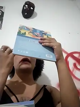 Snapshot of LUNAdeMARTE chatting on March 2025 02:56:02 AM LUNAdeMARTE online show from March 2025 02:56:02 AM