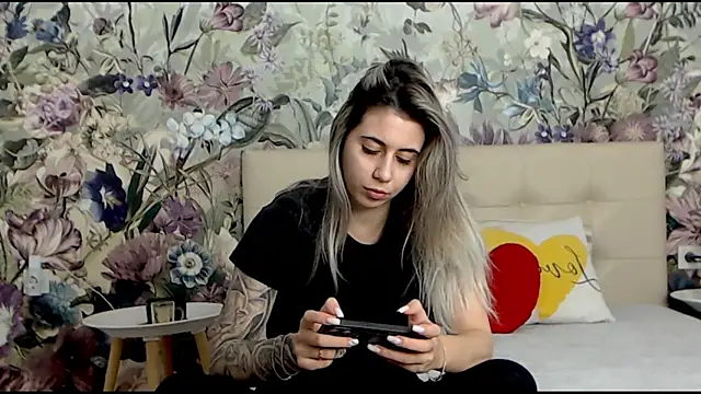 RoseDiamond06 online show from February 2025 03:40:01 PM