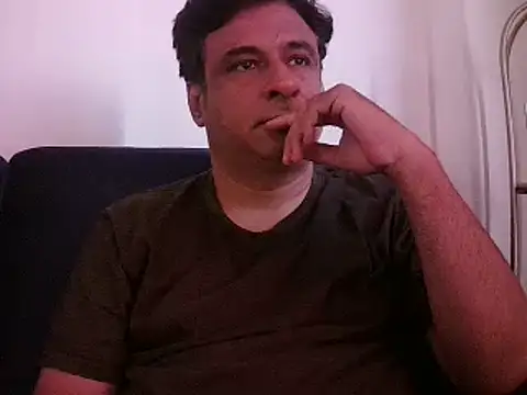 Snapshot of desipapaxxx chatting on March 2025 06:18:02 AM desipapaxxx online show from March 2025 06:18:02 AM