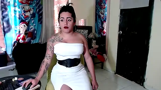 Sashaferrari2000 online show from October 2025 01:01:02 PM