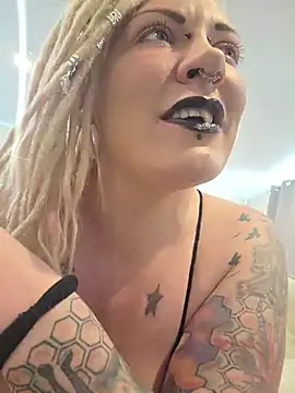 Snapshot of PinkTheHawk chatting on July 2026 11:12:02 PM PinkTheHawk online show from July 2026 11:12:02 PM