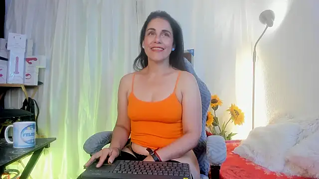 Snapshot of girasol_walton chatting on May 2026 02:00:01 PM girasol walton online show from May 2026 02:00:01 PM