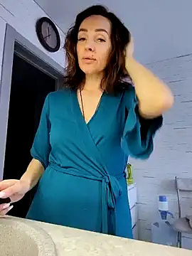 Snapshot of EvaXOAir chatting on December 2024 04:34:01 AM EvaXOAir online show from December 2024 04:34:01 AM