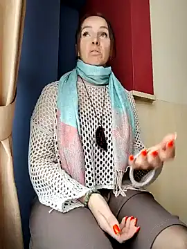 Snapshot of EvaXOAir chatting on February 2025 06:37:01 AM EvaXOAir online show from February 2025 06:37:01 AM