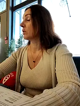 Snapshot of EvaXOAir chatting on February 2025 04:58:02 AM EvaXOAir online show from February 2025 04:58:02 AM