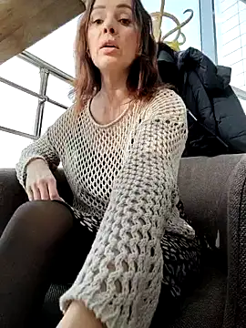 Snapshot of EvaXOAir chatting on March 2025 04:49:01 AM EvaXOAir online show from March 2025 04:49:01 AM