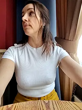 Snapshot of EvaXOAir chatting on March 2025 09:02:02 AM EvaXOAir online show from March 2025 09:02:02 AM