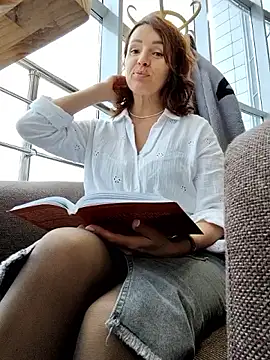 Snapshot of EvaXOAir chatting on October 2025 04:12:01 AM EvaXOAir online show from October 2025 04:12:01 AM