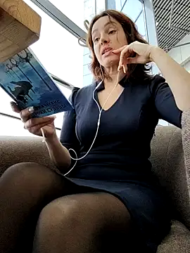 Snapshot of EvaXOAir chatting on November 2025 04:13:01 AM EvaXOAir online show from November 2025 04:13:01 AM