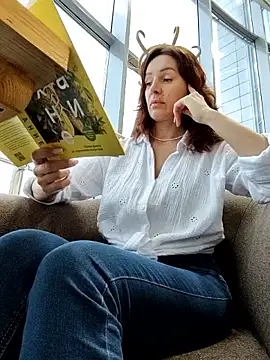 Snapshot of EvaXOAir chatting on November 2025 04:58:02 AM EvaXOAir online show from November 2025 04:58:02 AM