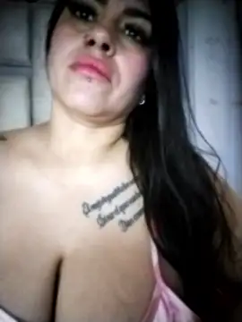 Snapshot of chelaqueen_ chatting on January 2026 01:27:01 PM chelaqueen online show from January 2026 01:27:01 PM