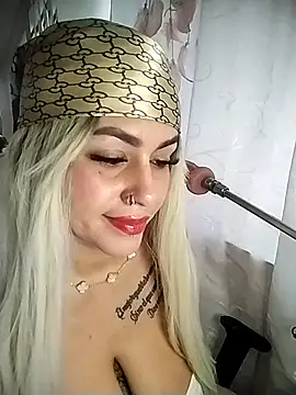 Snapshot of chelaqueen_ chatting on February 2026 08:42:02 PM chelaqueen online show from February 2026 08:42:02 PM