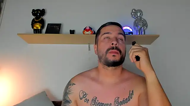 camilo restrepo21 online show from February 2025 01:44:01 AM