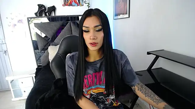 Salo hot04 online show from October 2025 03:54:01 PM