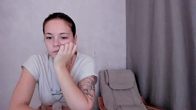 Snapshot of why_again_me chatting on January 2025 05:49:02 PM why again me online show from January 2025 05:49:02 PM