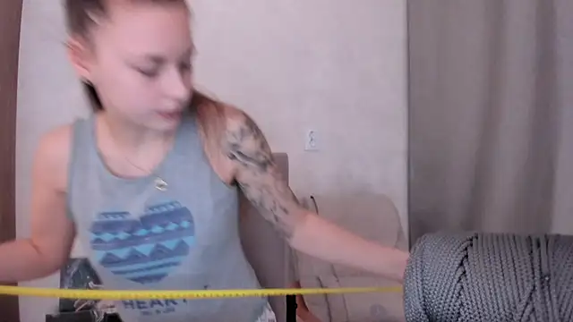 Snapshot of why_again_me chatting on February 2025 04:25:01 PM why again me online show from February 2025 04:25:01 PM