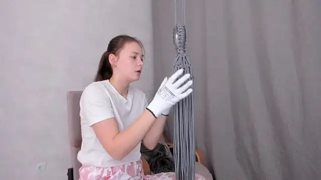 Snapshot of why_again_me chatting on February 2025 08:45:01 PM why again me online show from February 2025 08:45:01 PM