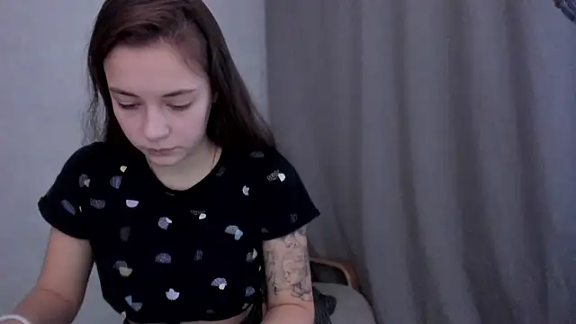 Snapshot of why_again_me chatting on February 2025 02:02:01 PM why again me online show from February 2025 02:02:01 PM