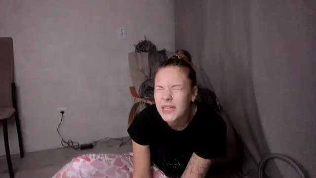 Snapshot of why_again_me chatting on February 2025 03:36:02 PM why again me online show from February 2025 03:36:02 PM