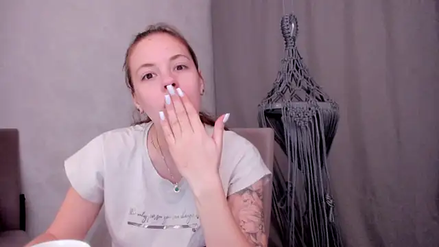 Snapshot of why_again_me chatting on February 2025 05:09:02 PM why again me online show from February 2025 05:09:02 PM