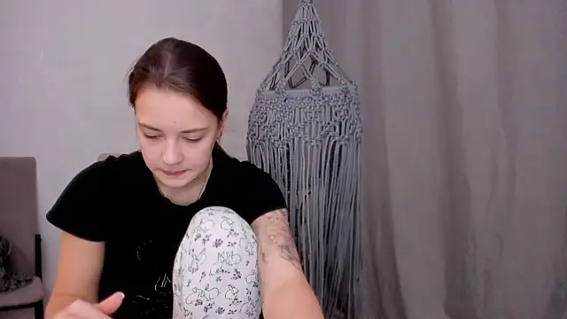 Snapshot of why_again_me chatting on March 2025 06:23:02 PM why again me online show from March 2025 06:23:02 PM