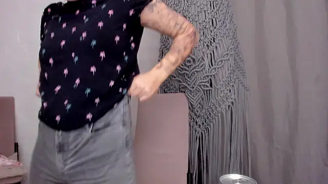 Snapshot of why_again_me chatting on March 2025 06:55:02 PM why again me online show from March 2025 06:55:02 PM