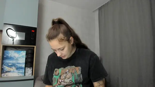 Snapshot of why_again_me chatting on September 2025 04:52:02 PM why again me online show from September 2025 04:52:02 PM