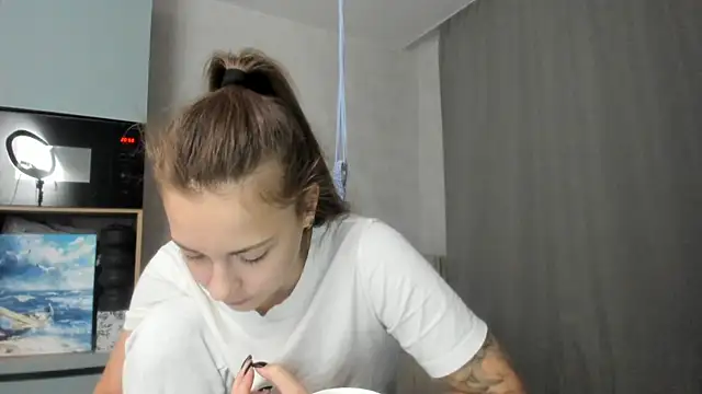 Snapshot of why_again_me chatting on September 2025 06:02:01 PM why again me online show from September 2025 06:02:01 PM