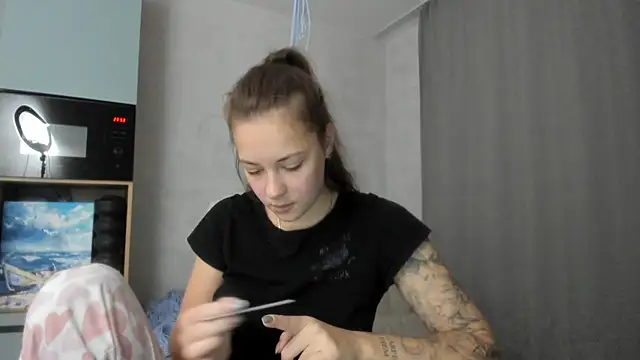 Snapshot of why_again_me chatting on October 2025 08:54:02 PM why again me online show from October 2025 08:54:02 PM