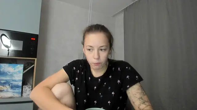 Snapshot of why_again_me chatting on November 2025 07:01:02 PM why again me online show from November 2025 07:01:02 PM