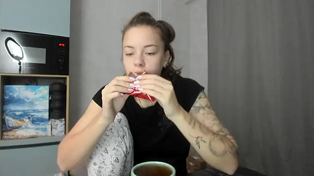 Snapshot of why_again_me chatting on November 2025 03:44:01 PM why again me online show from November 2025 03:44:01 PM