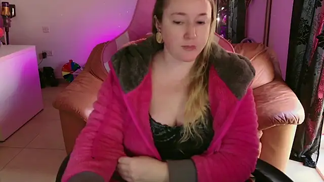 kisicaxx online show from February 2025 01:51:02 PM