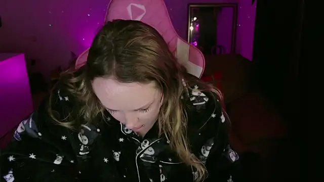 kisicaxx online show from February 2025 07:27:02 PM