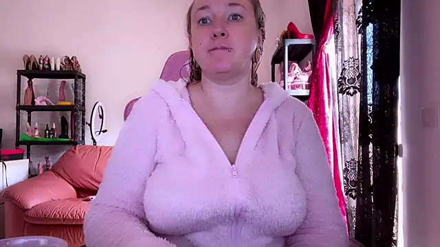 kisicaxx online show from November 2025 09:41:02 AM