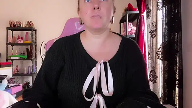 kisicaxx online show from December 2025 11:39:02 AM